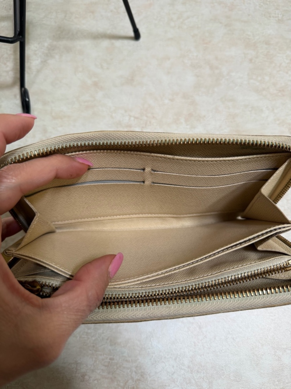 Louis Vuitton Zippy Wallet in Damier Azur Cream and Blue - Picture 10 of 17